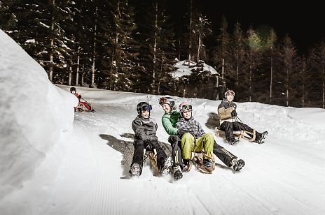 2021_imst_tourism_night_tobogganing_night_skiing_wyhlidal_WEST-0325