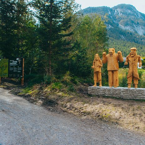 Figuren im Flitz Family Trail Wald