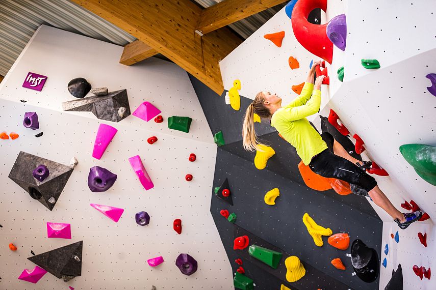 bouldering indoor stone block hall imst tirol (2)