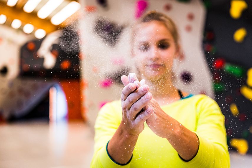 bouldering indoor stone block hall imst tirol (4)
