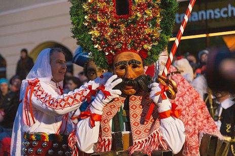 culture customs and traditions carnival imst schemenlaufen tyrol