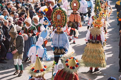 culture customs and traditions carnival imst schemenlaufen tyrol