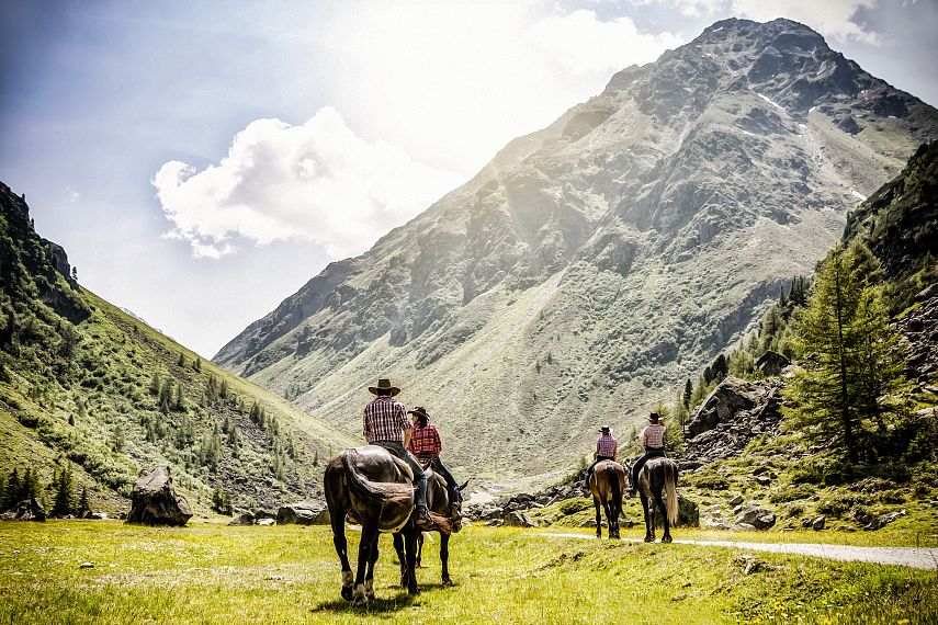 reiten-nassereith-berge-tirol