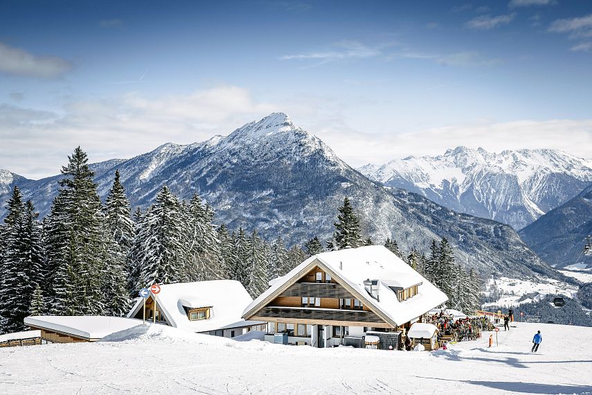 winter skiing imst mountain lifts wyhlidal imst tyrol (13)
