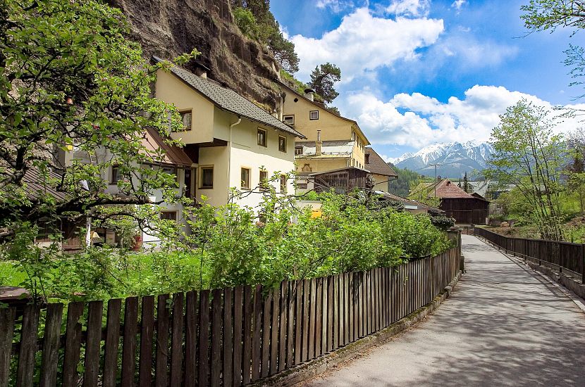 Berglhäuser built into the rocks at the beginning of the Rosengarten Gorge