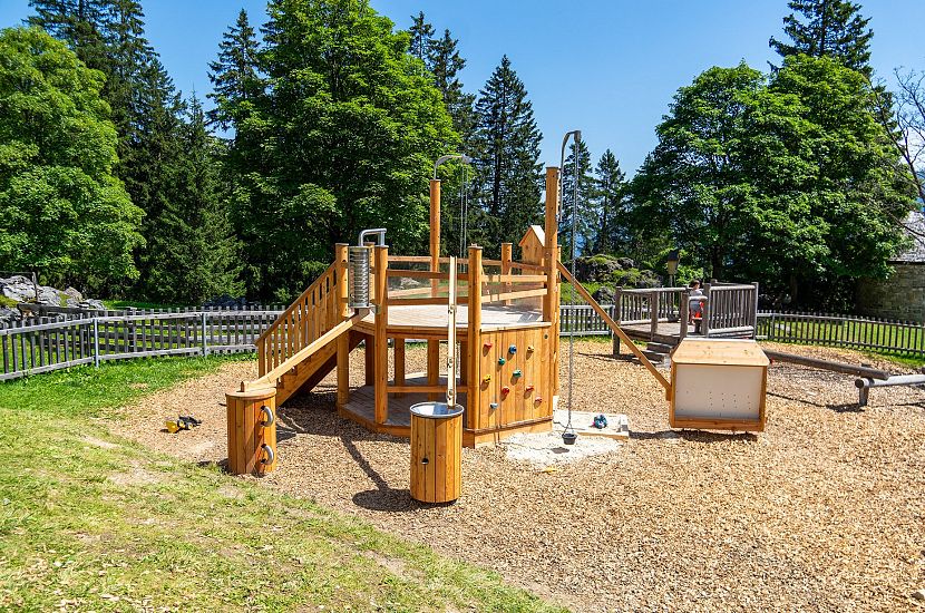 2024-Spielplatz-Holzkugelbahn und Turm-Hoch Imst-©Imster Bergbahnen (6)-1