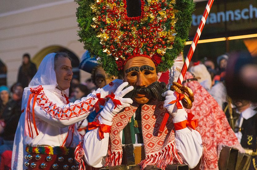 culture customs and traditions carnival imst schemenlaufen tyrol
