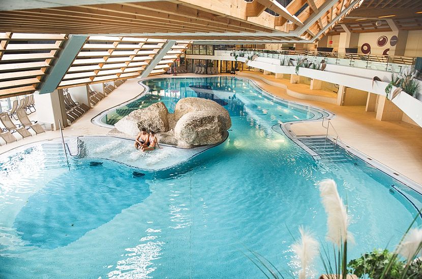 The indoor pool in the Olympiabad Seefeld