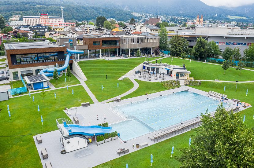 The outdoor pool with water slide on a green meadow in Telfer Bad