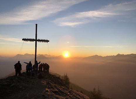 2020-teambuilding-sonnenaufgangstour-imsterberg-kreuzjochimst-tourismus-1-2