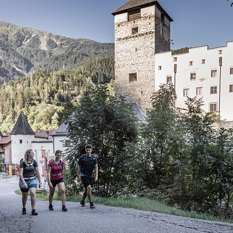 2022-wandern-starkenberger-panoramaweg-abschnitt-1-landeck-kronburg-diewest-1-1