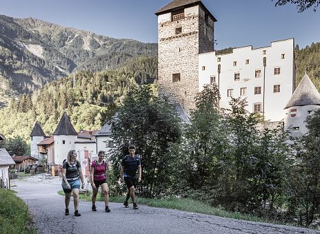 2022-wandern-starkenberger-panoramaweg-abschnitt-1-landeck-kronburg-diewest-1-2